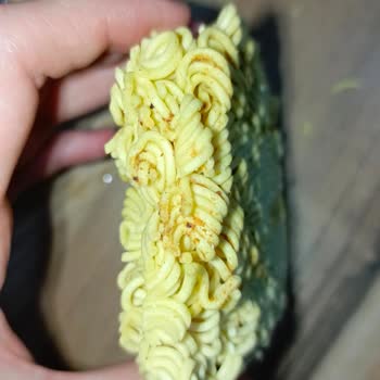 Hazır Noodle Ürününde Anlaşılmaz Tozlanma Ve Hijyen Endişesi