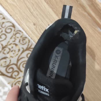 Kısa Sürede Dağılan Kinetix Ayakkabı İçin FLO'dan Üretim Hatası Mağduriyetine Çözüm Bekliyorum