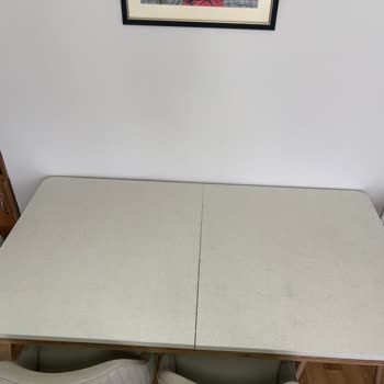 Kısa Sürede Hasar Gören Valencia Yemek Masası İçin Çözüm Sunulmuyor