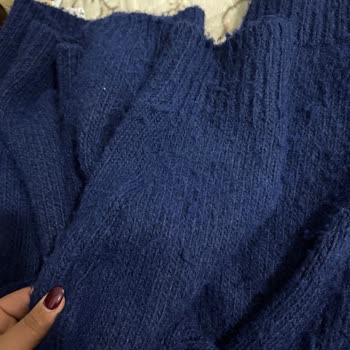 Bir Kez Giyilen Kazak Kısa Sürede Eski Ve Yıpranmış Görünüme Büründü