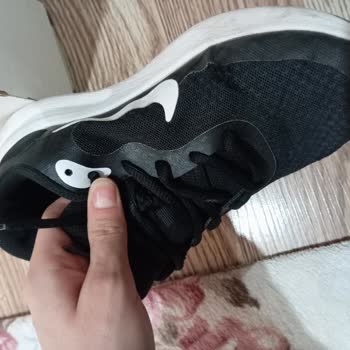 FLO'dan Aldığım Nike Ayakkabıda Sürekli Açılma Sorunu Ve Yetersiz İnceleme Süreci