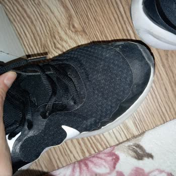 FLO'dan Aldığım Nike Ayakkabıda Sürekli Açılma Sorunu Ve Yetersiz İnceleme Süreci