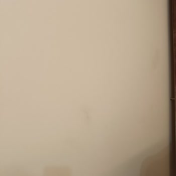 Yeni Boyanan Evde Polisan Elegan Bej Boya Hayal Kırıklığı: Duvarlar Lekeli Ve Dayanıksız