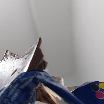 Çikolatada Hijyen Sorunu: Ürün İçinden Yabancı Madde Çıktı