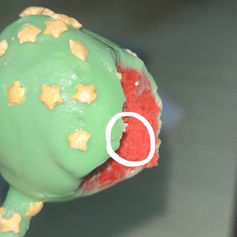 Starbucks'tan Sipariş Ettiğim Kek Toplarında Hijyen Sorunu Yaşadım