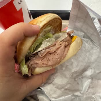 Ekstra Ücret Ödenen Roast Beef Sandviçte Eksiklik Ve Yetersiz Çözüm