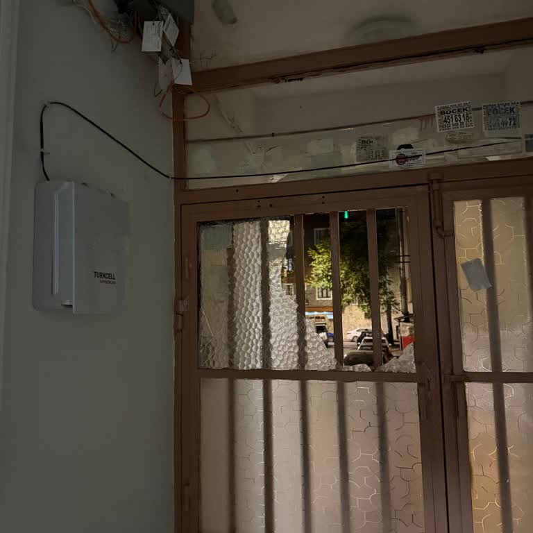 Superonline Montaj Sırasında Kırılan Apartman Kapısı Camının Turkcell Tarafından Onarılmaması