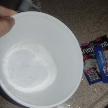 Krem Şantide Haşere Benzeri Parçacıklar Endişe Yarattı