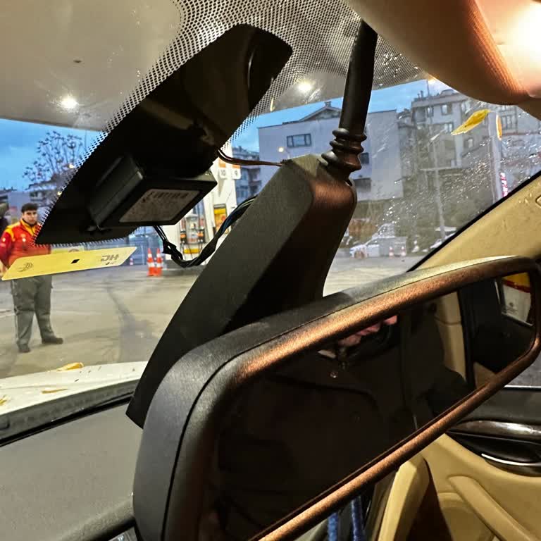 BMW X1 İç Dikiz Aynası Aniden Yerinden Çıktı Güvenlik Endişesi Yaşıyorum
