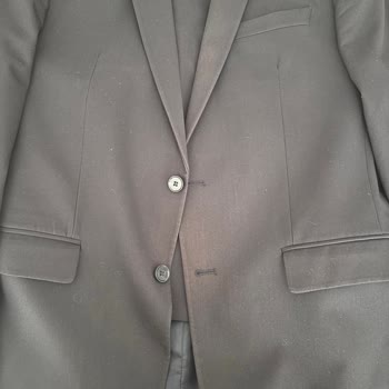 Kısa Sürede Deforme Olan Takım Elbiseler Ve İlgisiz Müşteri Hizmetleri