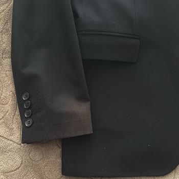 Kısa Sürede Deforme Olan Takım Elbiseler Ve İlgisiz Müşteri Hizmetleri