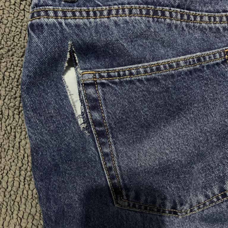 Kısa Sürede Yırtılan Jean Pantolon Nedeniyle Hayal Kırıklığı Ve İade Talebi