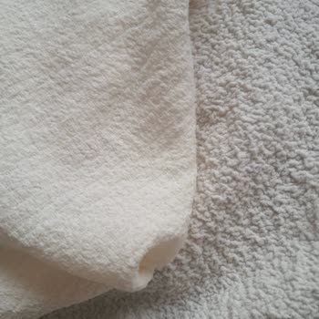 Yenibihava (İnstagram) Yırtık Ve Yanlış Renk Koltuk Örtüsü!