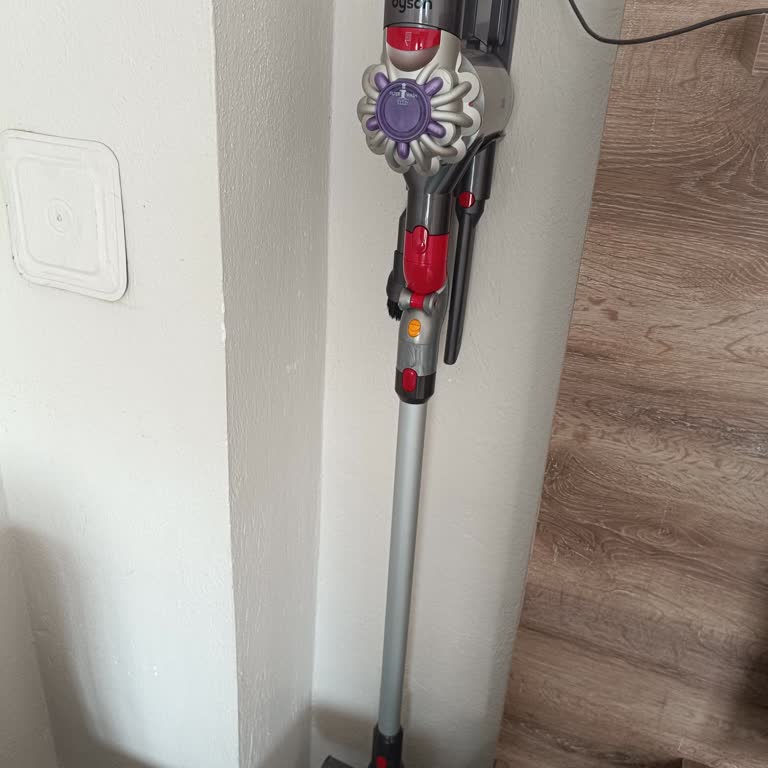 Dyson Süpürgeme Yan Sanayi Parça Takıldı, Orijinal Parça İstiyorum