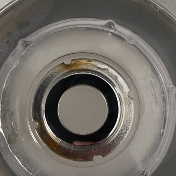 Kiwi Home Kbaby-85 Model Ürünü Çok Kısa Süre Kullanmış Olmama Rağmen Hazne Kısmı Paslandı