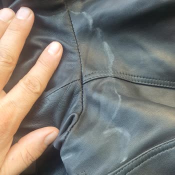 Elle Deri Ceket İlk Sezonda Deforme Oldu, Değişim Talebim Reddedildi