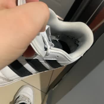 Aynı Model Adidas Ayakkabıda Tekrarlayan Burun Açılması Ve Yırtılma Sorunu Mağduriyeti