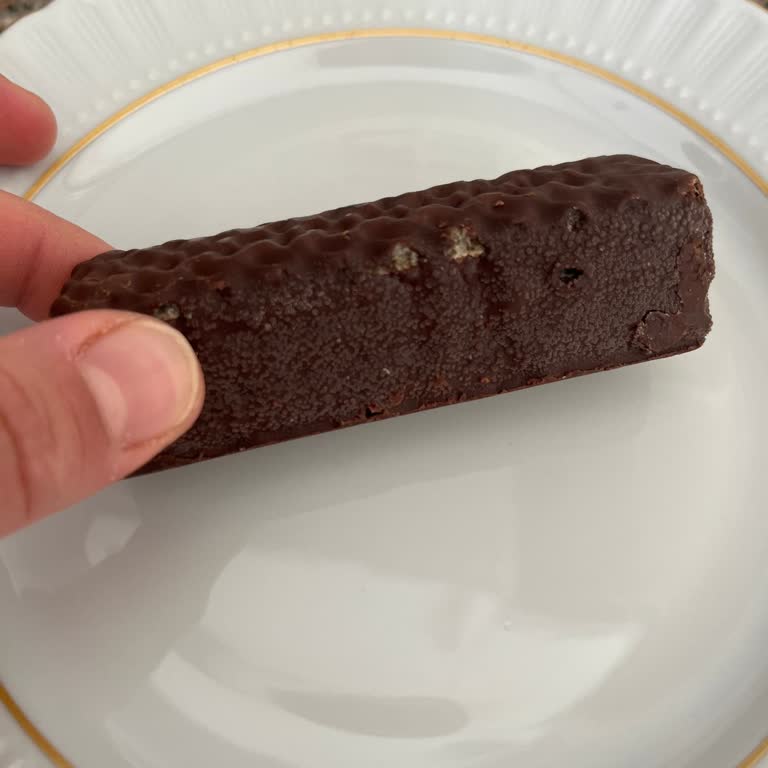 Son Kullanma Tarihi Geçmemiş Eti Karam Çikolatalarda Bozulma Ve Güven Sorunu