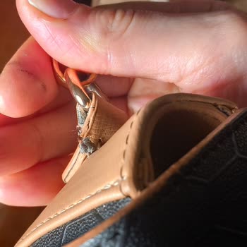 Kısa Sürede Yıpranan Çanta Ve Mağaza İlgisizliği Nedeniyle Mağduriyet