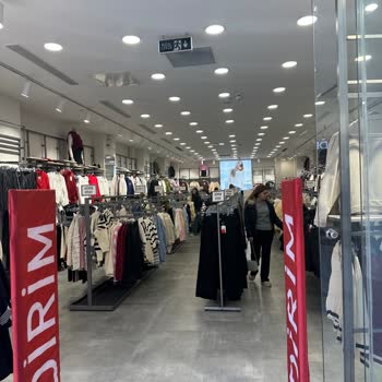 Şimal Mağazasında Vitrin Ürünü İçin Olumsuz Yaklaşım Ve İlgisiz Personel Deneyimi