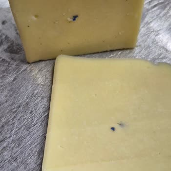 Binvezir Peynir BİM'den Aldığım Kaşar Peynirinde Plastik Parça Çıkması Ve Güvenlik Endişesi