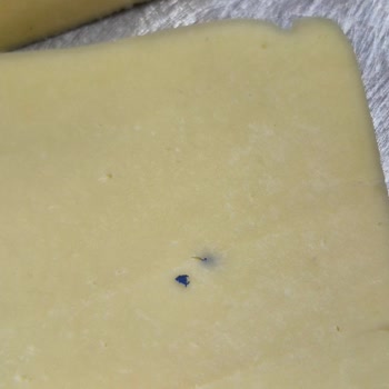 Binvezir Peynir BİM'den Aldığım Kaşar Peynirinde Plastik Parça Çıkması Ve Güvenlik Endişesi