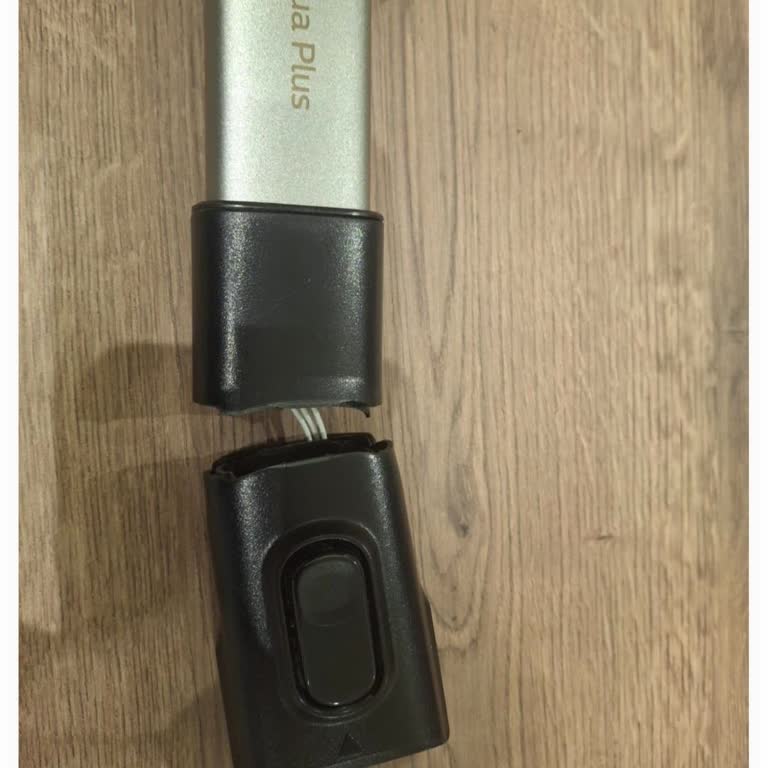 Philips XC7043 Dikey Süpürge Teleskobik Boru Kronik Kırılma Sorunu Ve Garanti Talebi