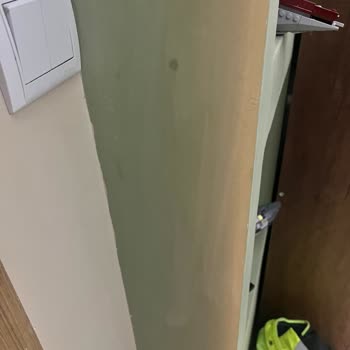 Silinebilir Özellikli Polisan Boya Duvardan Soyuluyor, Mağaza İlgisiz Davranıyor