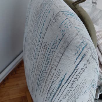 Eksik Hizmet Ve İletişim Sorunu: Koltuk Ve Halı Tesliminde Hayal Kırıklığı