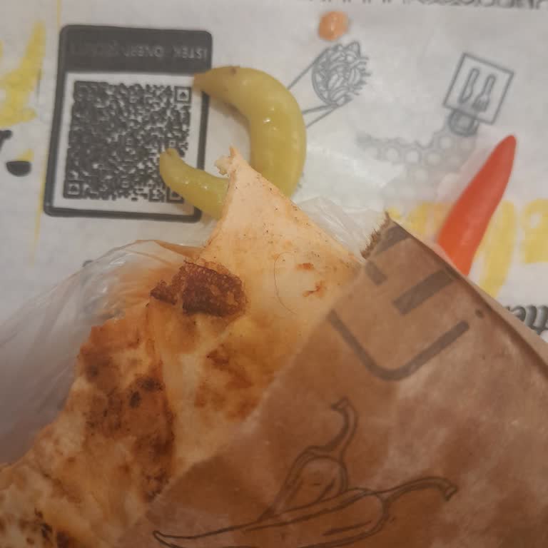 Tavuk Dönerde Kıl Çıkması Ve İlgisiz Personel Güvenimi Zedeledi