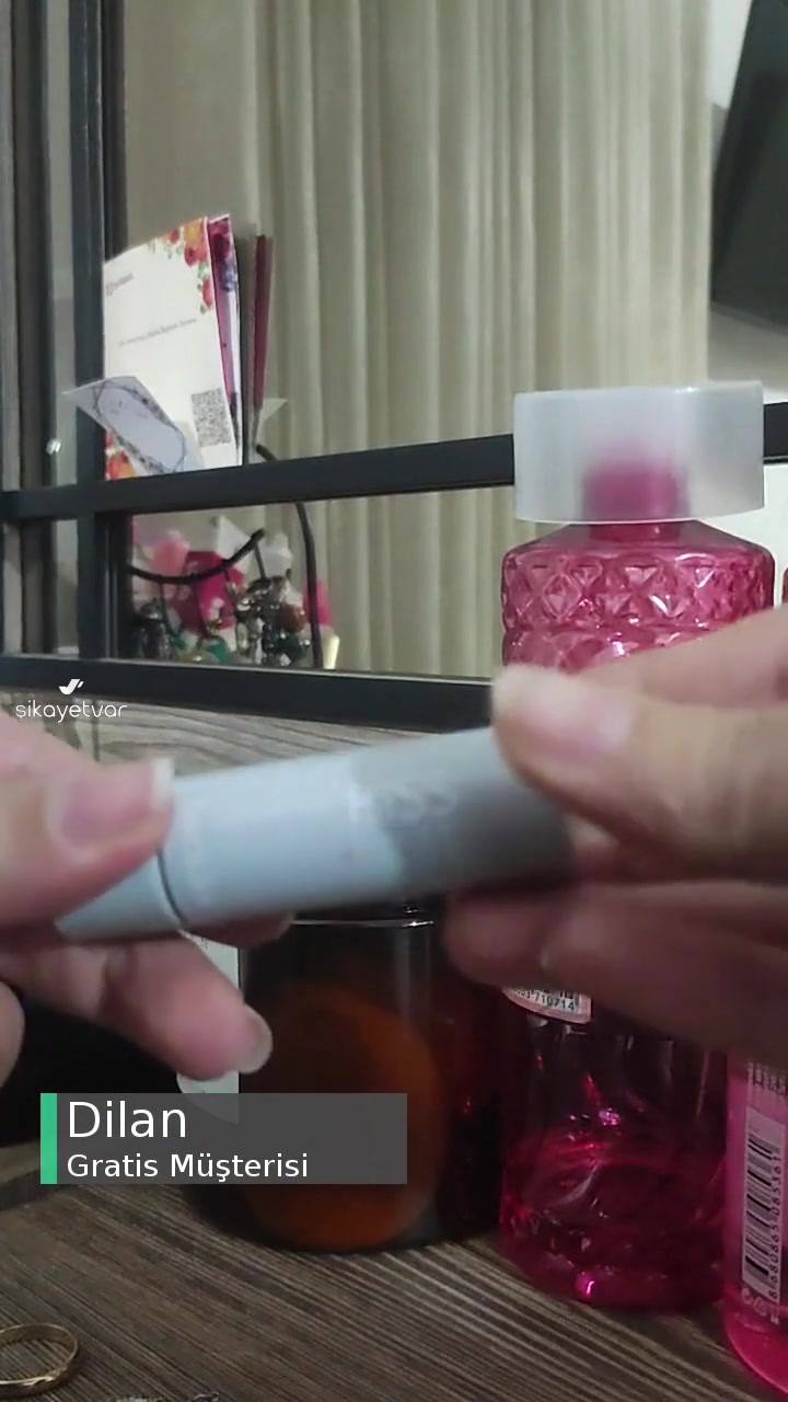 Gratis Hatalı, Kırık Ruj videonun kapak resmi