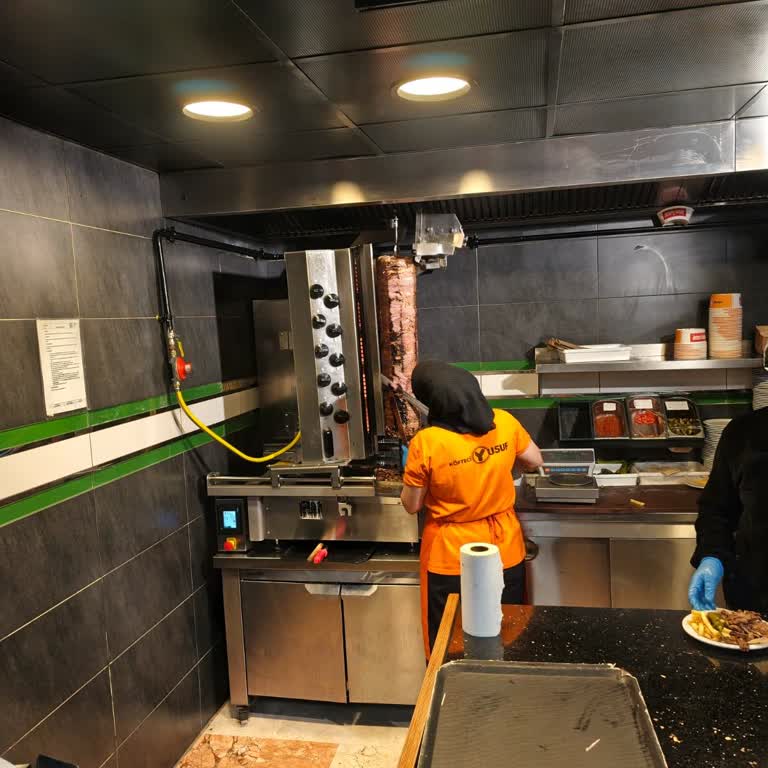 Köfteci Yusuf'ta Döner Siparişi Veremeden Mağdur Olduk