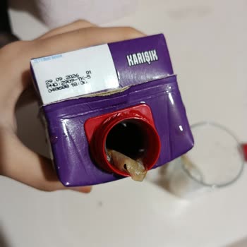 Son Tüketim Tarihi Geçmemiş Dimes Meyve Suyunda Küf Ve Yabancı Madde İle Karşılaşmak