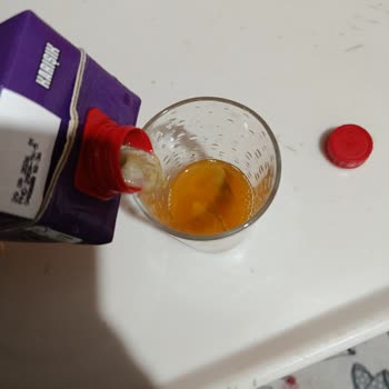 Son Tüketim Tarihi Geçmemiş Dimes Meyve Suyunda Küf Ve Yabancı Madde İle Karşılaşmak