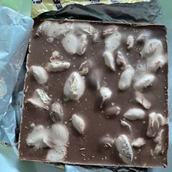 Son Kullanma Tarihi Geçmemiş Çikolatadan Bozulmuş Ürün Çıkması Hayal Kırıklığı Yarattı