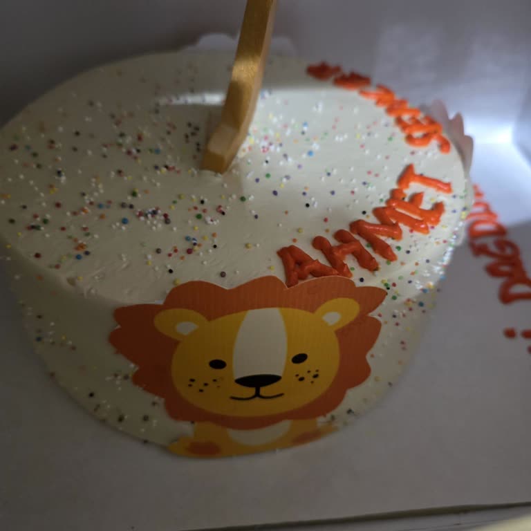 Önder Pastanesi (Gaziantep) Şeker Hamuru Yerine Karton Yapıştırmış