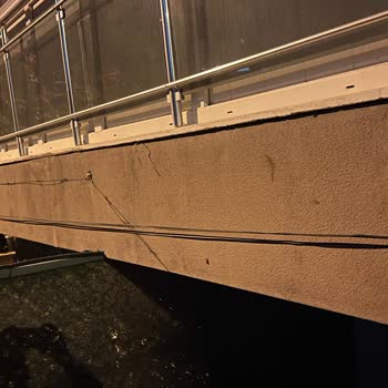 Evimin Dış Cephesine İzinsiz Kablo Döşenmesi Ve İlgisiz Müşteri Hizmeti