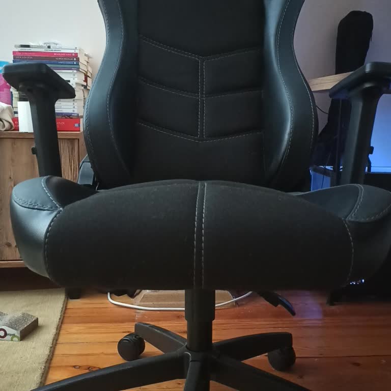 Zio Gaming Venom Gaming Oyuncu Koltuğunda İlk Günden Beri Oturma Kısmında Yamukluk Sorunu