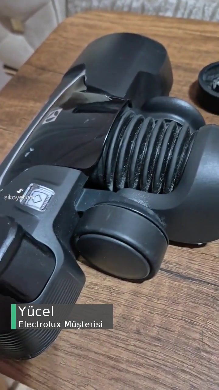 Electrolux Süpürge Aldım Tekerleği Kırıldı! videonun kapak resmi