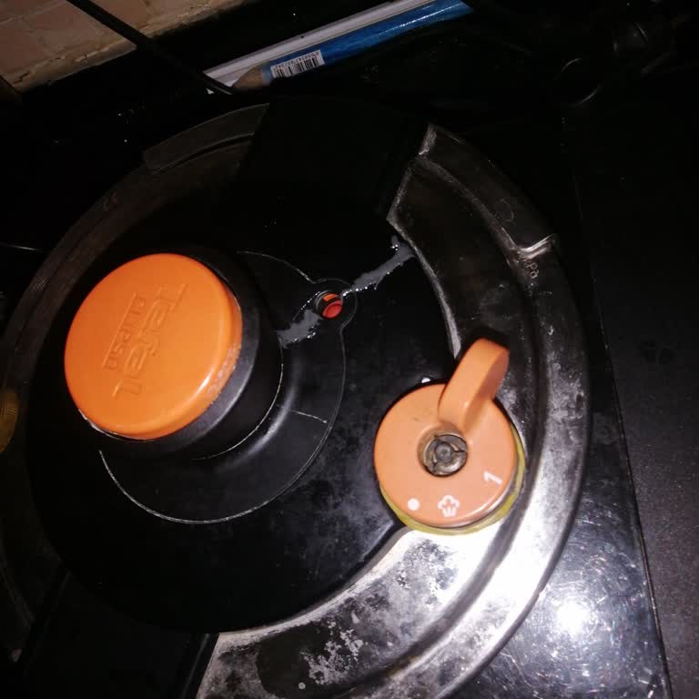 Tefal Düdüklü Tencere Kapağında Kronik Çatlama Ve Yedek Parça Talebi