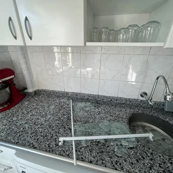 Siemens Buzdolabı Cam Rafı Tehlikeli Şekilde Kırıldı, Güvenlik Endişesi Yaşıyoruz