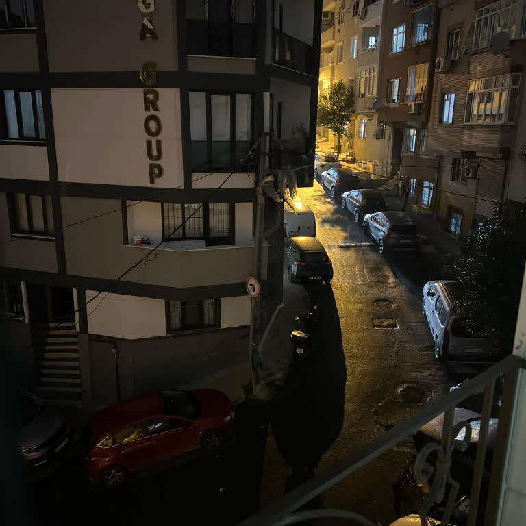 Şemsipaşa Mahallesi'nde Uzun Süredir Yanmayan Sokak Lambası Ve BEDAŞ'ın İlgisizliği