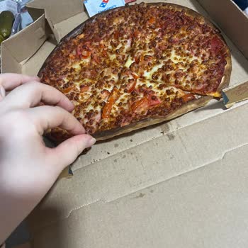 Yanık Ve İnce Pizza, Yüksek Ücrete Rağmen Büyük Hayal Kırıklığı