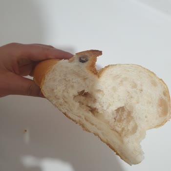 Şok Marketten Alınan Ekmekten Metal Parçası Çıkması Nedeniyle Yaşanan Güvenlik İhmali