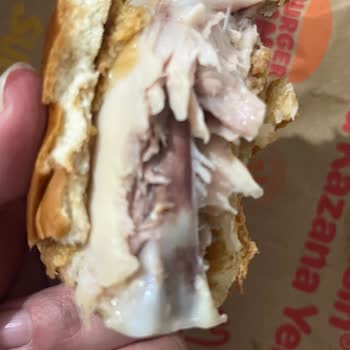 Siparişimde Pişmemiş Ve Kemikli Tavuk Çıktı, Sorumluluk Alınmadı