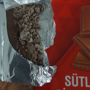 Son Kullanma Tarihi Geçmemiş Çikolatada Küf Ve Eksiklik: Sağlık Ve Güven Sorunu