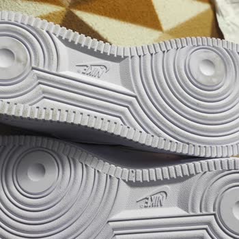 Kullanılmış Ve Sararmış Ayakkabı Gönderimi Güvenimi Zedeledi