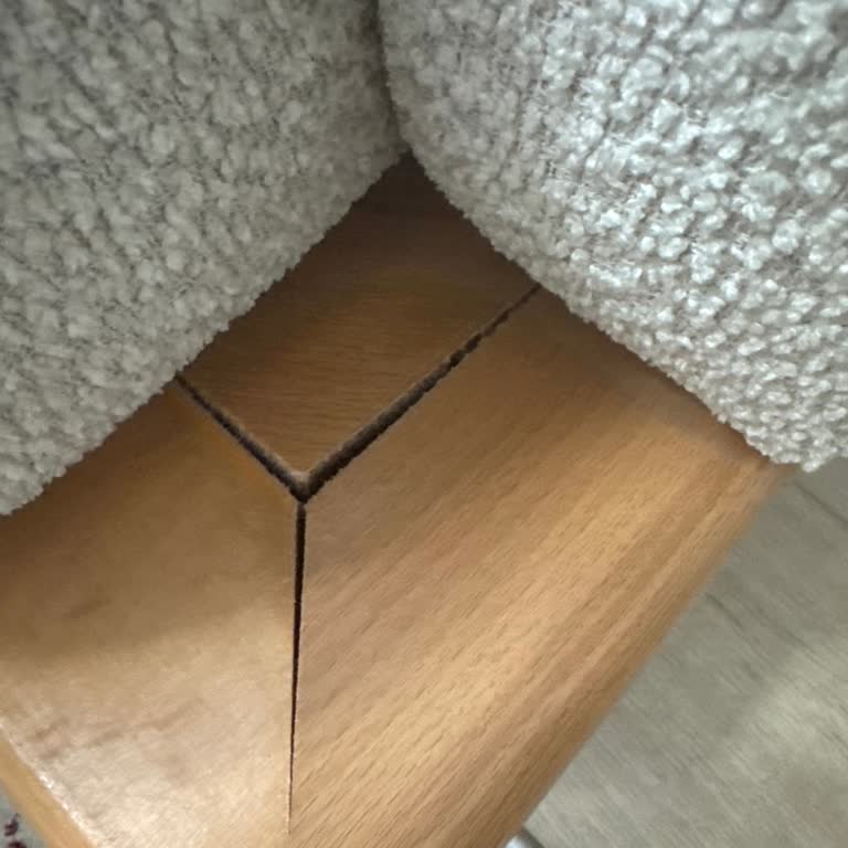 Aksu Çarşı Teslim Edilen Salon Takımı Hasarlı Ve Teşhir Ürün Çıktı, Mağaza İlgisiz