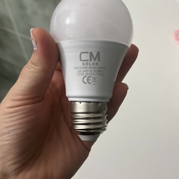 Cm Solar Ampul Hiçbir Uyarı Vermeden Bomba Gibi Patladı