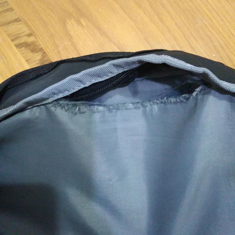 Adidas Sırt Çantası 1 Yılda Deforme Oldu, İnceleme Sonucu Hayal Kırıklığı Yarattı